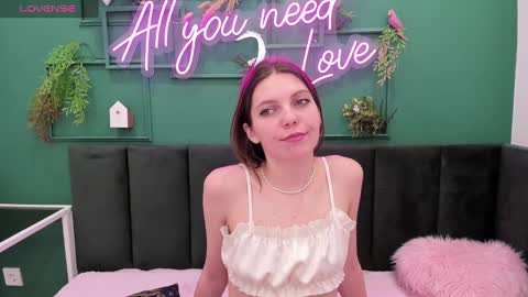 Mary 3 online show from 12/22/24, 05:12