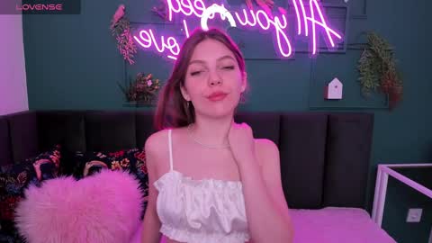 Mary 3 online show from 01/08/25, 01:42