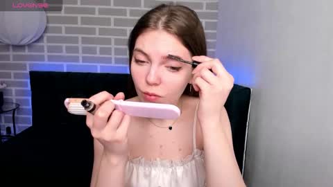 Mary 3 online show from 10/19/25, 01:39