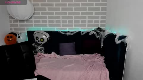 Mary 3 online show from 10/26/25, 01:55