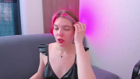 Snapshot of marie_reyess chatting on 04/03/26, 05:27 Marie 3 online show from 04/03/26, 05:27