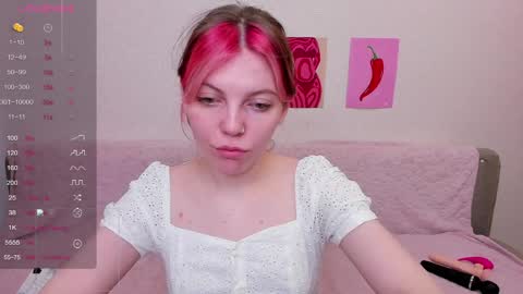 Snapshot of marie_reyess chatting on 06/07/26, 05:44 Marie 3 online show from 06/07/26, 05:44