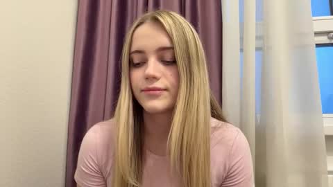 Snapshot of marielademopoulos chatting on 03/04/26, 03:18 Sofia online show from 03/04/26, 03:18