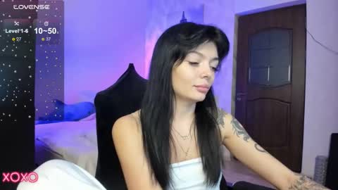 Snapshot of mariella__adams chatting on 02/25/25, 06:20 Maria  online show from 02/25/25, 06:20
