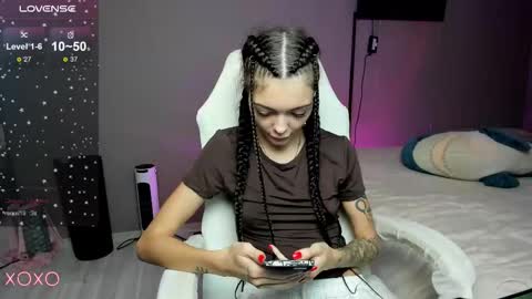 Snapshot of mariella__adams chatting on 10/31/25, 10:16 Maria online show from 10/31/25, 10:16