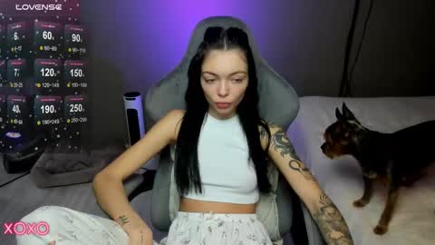 Snapshot of mariella__adams chatting on 12/04/25, 10:24 Maria online show from 12/04/25, 10:24