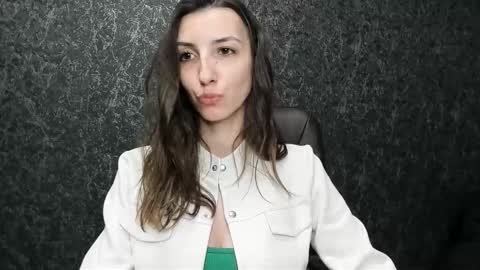 Snapshot of marielleanker chatting on 09/11/25, 12:44 marielleanker online show from 09/11/25, 12:44