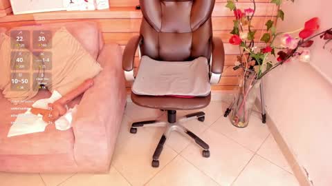 Snapshot of marien_thomson_ chatting on 01/21/25, 05:49 Marien online show from 01/21/25, 05:49
