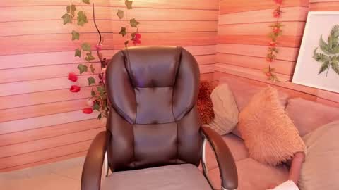 Snapshot of marien_thomson_ chatting on 01/25/25, 09:47 Marien online show from 01/25/25, 09:47