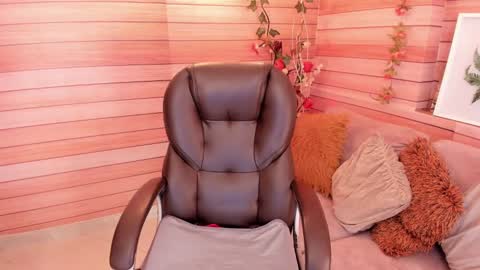 Snapshot of marien_thomson_ chatting on 02/09/25, 02:28 Marien online show from 02/09/25, 02:28