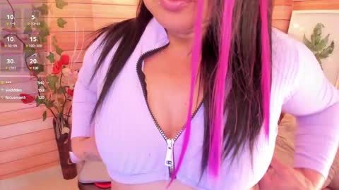 Snapshot of marien_thomson_ chatting on 02/13/25, 07:56 Marien online show from 02/13/25, 07:56