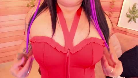 Snapshot of marien_thomson_ chatting on 02/23/25, 04:07 Marien online show from 02/23/25, 04:07