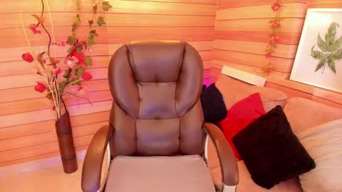 Snapshot of marien_thomson_ chatting on 03/12/25, 03:35 Marien online show from 03/12/25, 03:35