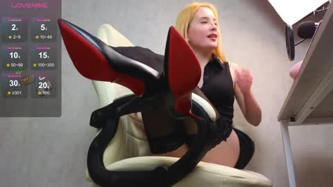 Snapshot of marietta__castro chatting on 12/13/24, 06:27 Marietta online show from 12/13/24, 06:27