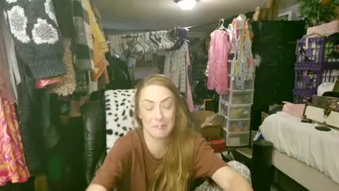 Snapshot of mariewaters chatting on 08/08/26, 02:14 Marie Ann Waters online show from 08/08/26, 02:14