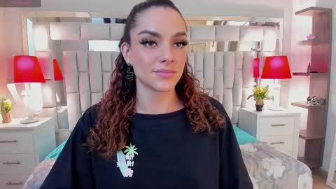 mariiahneedles online show from 10/08/25, 10:51