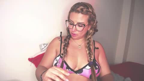 Marilyn Leon online show from 11/12/25, 01:50