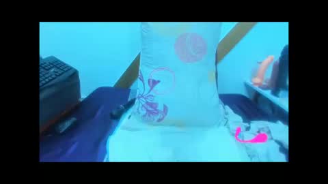 Snapshot of marilynwett chatting on 10/18/25, 01:08 marilynwett online show from 10/18/25, 01:08