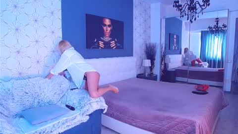 Mary Mais online show from 10/15/25, 07:08