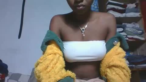 Snapshot of marinagold69 chatting on 05/16/26, 12:51 marinagold69 online show from 05/16/26, 12:51