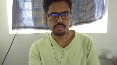 Snapshot of marinavine chatting on 12/21/25, 05:14 The SHY UncutBoy online show from 12/21/25, 05:14