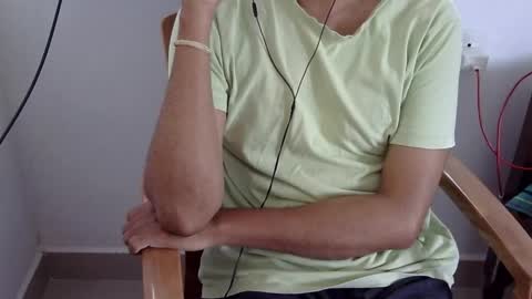 Snapshot of marinavine chatting on 05/11/26, 06:19 The SHY UncutBoy online show from 05/11/26, 06:19