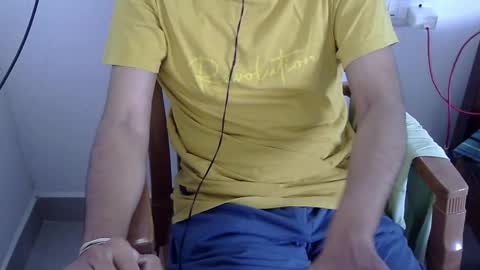 Snapshot of marinavine chatting on 05/12/26, 03:47 The SHY UncutBoy online show from 05/12/26, 03:47