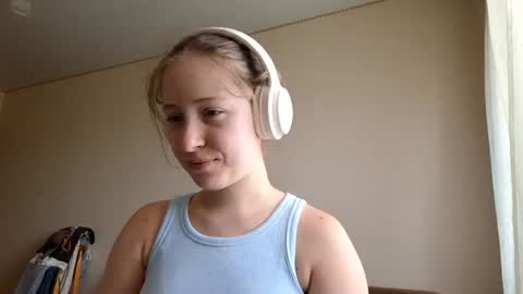 Snapshot of marionpierce chatting on 06/20/26, 08:39 Mia online show from 06/20/26, 08:39