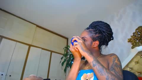 Snapshot of mariposahorny chatting on 01/31/25, 04:59 Nathaly online show from 01/31/25, 04:59