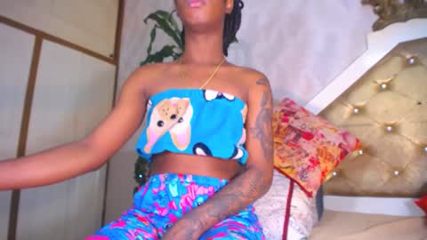 Snapshot of mariposahorny chatting on 02/04/25, 01:38 Nathaly online show from 02/04/25, 01:38