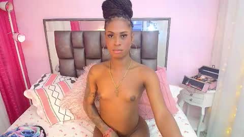 Snapshot of mariposahorny chatting on 10/23/25, 02:05 Nathaly online show from 10/23/25, 02:05