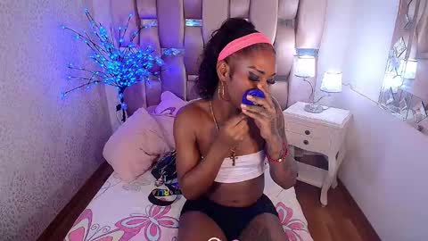 Snapshot of mariposahorny chatting on 11/15/25, 05:42 Nathaly online show from 11/15/25, 05:42