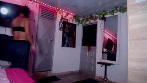 Snapshot of maritza_ferrerr chatting on 11/19/25, 02:11 Maritza Ferrer -Samara Beltran online show from 11/19/25, 02:11