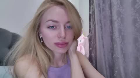 Snapshot of mariwell chatting on 05/18/26, 04:07 mariwell online show from 05/18/26, 04:07