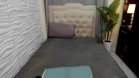 Snapshot of marjorieandersonxxx chatting on 10/10/25, 01:43 IM YOUR BABE GIRL LYCA online show from 10/10/25, 01:43