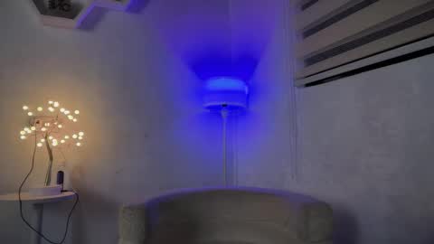 IM YOUR BABE GIRL LYCA online show from 02/02/26, 07:01