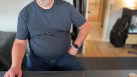 Mark online show from 10/16/25, 01:12