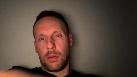 Snapshot of mark__39 chatting on 11/20/25, 09:58 Mark online show from 11/20/25, 09:58