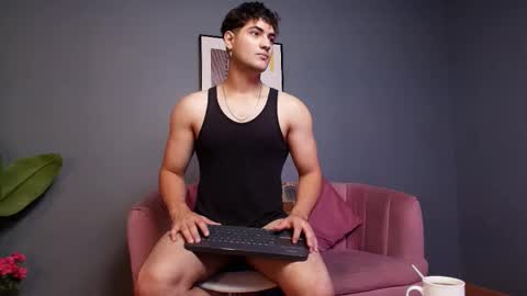 mark_evans1_ online show from 11/12/25, 01:44