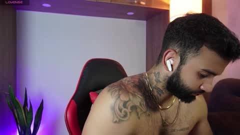 Mark online show from 11/21/25, 11:14