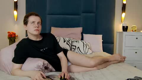 Snapshot of mark_hot_ chatting on 03/24/26, 10:04 Mark online show from 03/24/26, 10:04