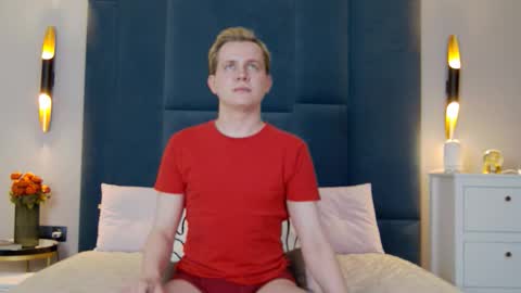 Snapshot of mark_hot_ chatting on 03/26/26, 09:42 Mark online show from 03/26/26, 09:42