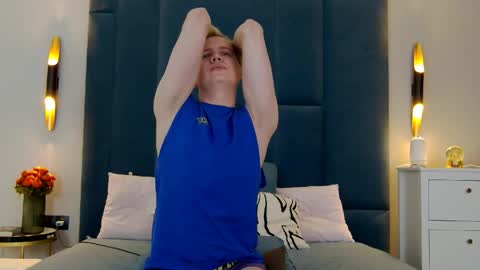 Snapshot of mark_hot_ chatting on 03/29/26, 10:21 Mark online show from 03/29/26, 10:21