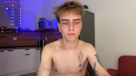 Snapshot of mark_lovrov chatting on 09/18/25, 01:13 Mark 3 online show from 09/18/25, 01:13