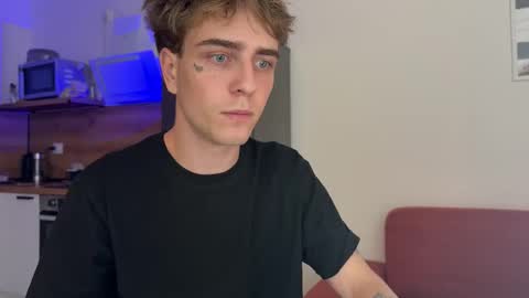 Snapshot of mark_lovrov chatting on 10/08/25, 02:14 Mark 3 online show from 10/08/25, 02:14