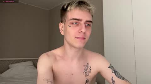 Snapshot of mark_lovrov chatting on 03/13/26, 01:07 Mark 3 online show from 03/13/26, 01:07