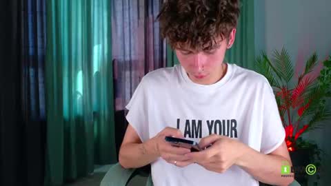 Snapshot of mark_safr chatting on 06/19/26, 02:49 Mark online show from 06/19/26, 02:49