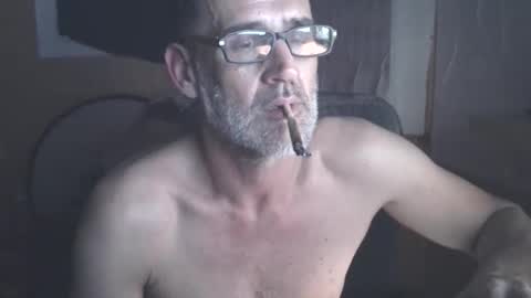 Snapshot of markbcnx chatting on 12/15/25, 07:01 markbcnx online show from 12/15/25, 07:01