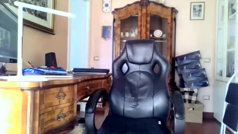 Snapshot of markmarkmark00 chatting on 12/26/24, 10:05 markmarkmark00 online show from 12/26/24, 10:05