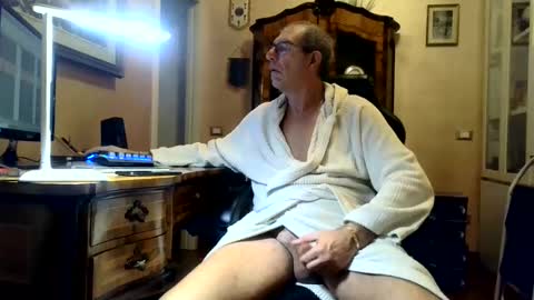 Snapshot of markmarkmark00 chatting on 01/01/25, 04:29 markmarkmark00 online show from 01/01/25, 04:29